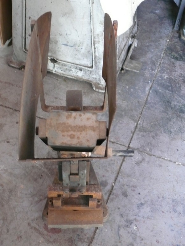 Press With Hand Lever Front