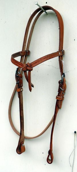 Barbed Wire Knotted Front 800 X600
