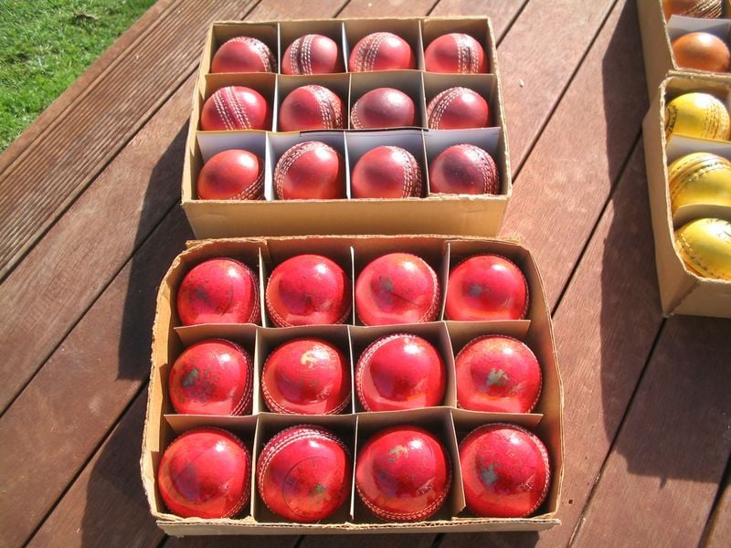 Outdoor Cricket Balls 800 X600(2)